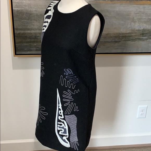 Dress - Picture 4 of 10